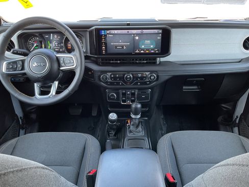 Used 2024 Jeep Wrangler Unlimited Sahara AWD/4WD image 10