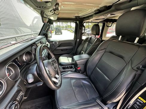 Used 2021 Jeep Wrangler Unlimited Sahara AWD/4WD image 5