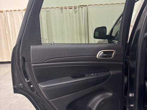 Used 2017 Jeep Grand Cherokee Laredo w/ Quick Order Package 23E image 24