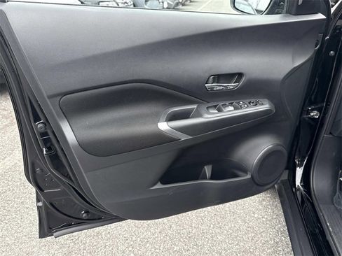 Used 2023 Nissan Kicks SV image 15
