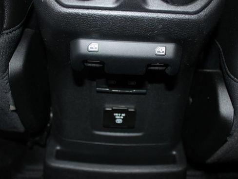 Used 2022 Jeep Wrangler Unlimited Rubicon AWD/4WD image 11