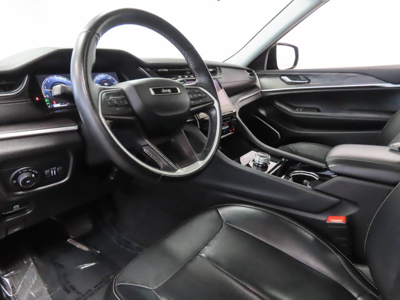 Used 2022 Jeep Grand Cherokee L Limited RWD image 8