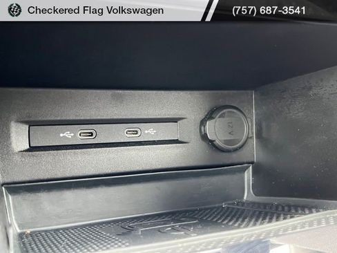 Used 2023 Volkswagen Taos SE AWD/4WD image 38