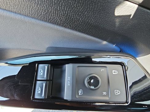 Used 2023 Volkswagen ID.4 S RWD image 28