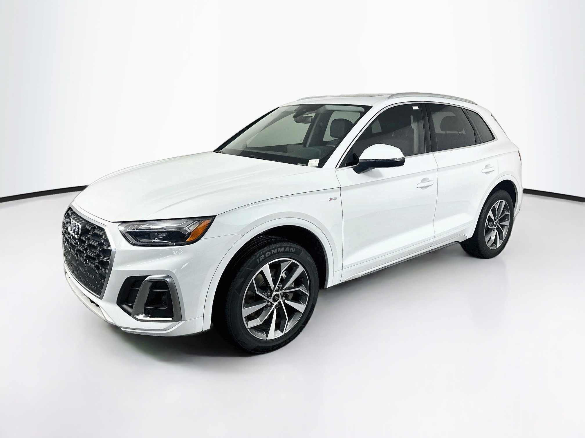 Used 2023 Audi Q5 2.0T Premium w/ Convenience Package AWD/4WD image 3