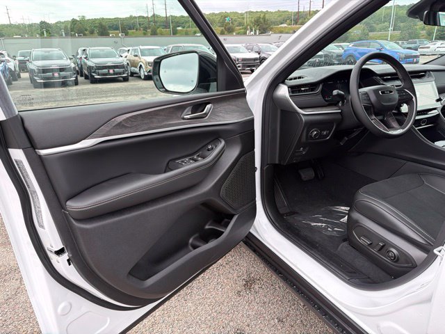 New 2026 Jeep Grand Cherokee Altitude AWD/4WD image 11