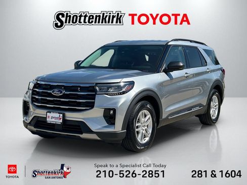 Used 2025 Ford Explorer Active w/ Active Comfort Package RWD image 1