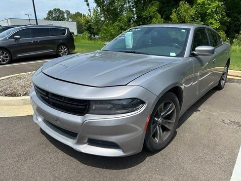 Used 2015 Dodge Charger SE w/ Power Sunroof Group RWD image 2