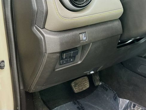 Used 2024 Chevrolet Colorado ZR2 w/ Technology Package AWD/4WD image 10