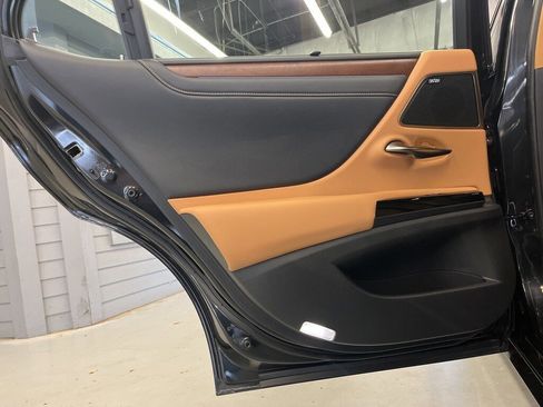 Used 2024 Lexus ES 350 Ultra Luxury w/ Accessory Package (Z2) image 25