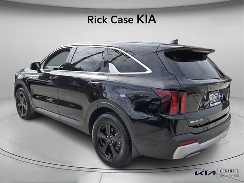 Used 2025 Kia Sorento LX image 8