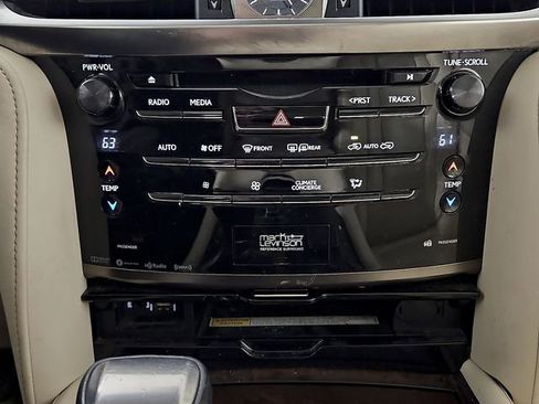 Used 2017 Lexus LX 570 4WD w/ Luxury Package image 19