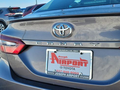 Used 2023 Toyota Camry SE image 6