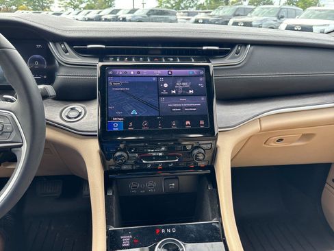 Used 2023 Jeep Grand Cherokee Limited AWD/4WD image 26