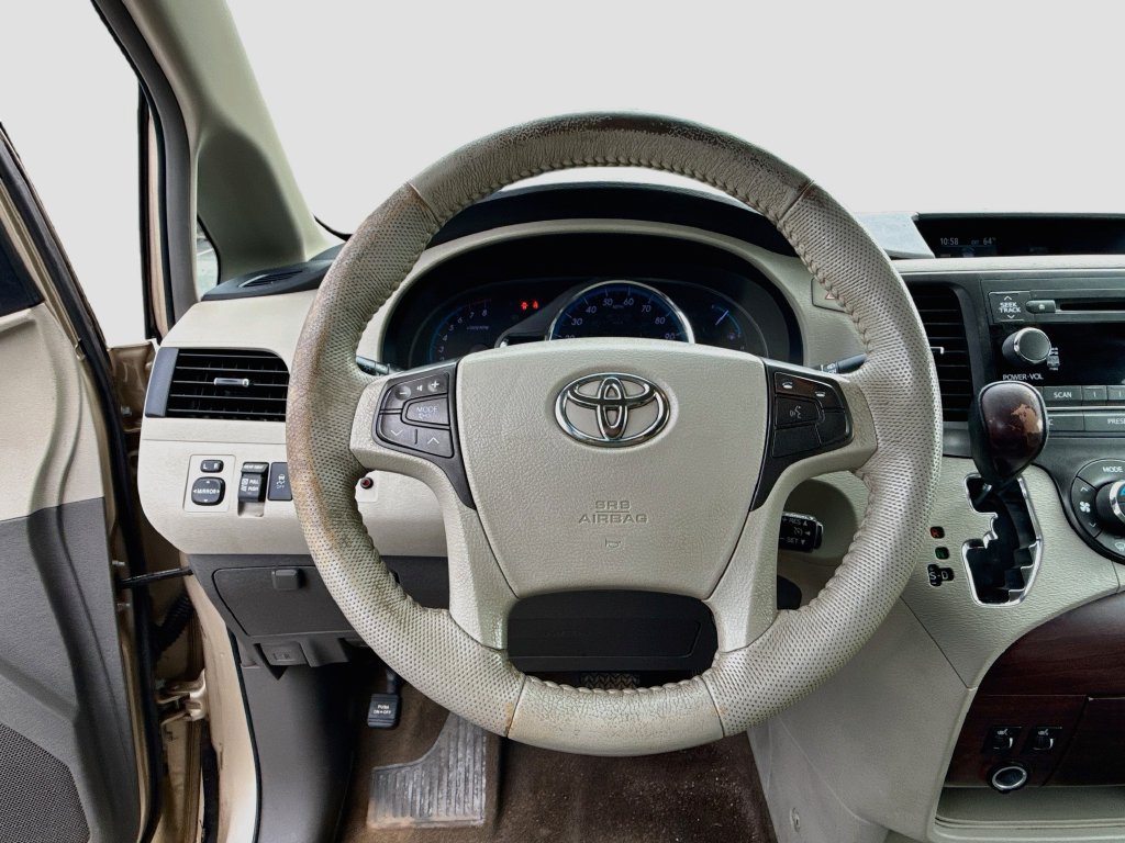Used 2013 Toyota Sienna XLE FWD image 13