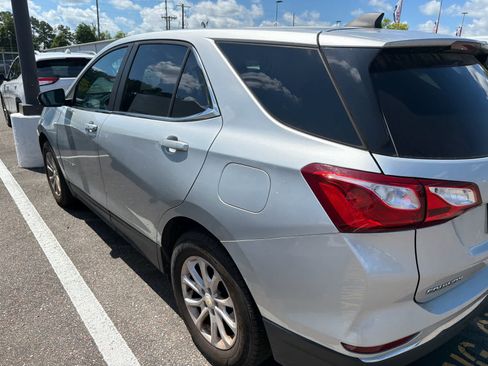 Used 2021 Chevrolet Equinox LT w/ Driver Convenience Package FWD image 2