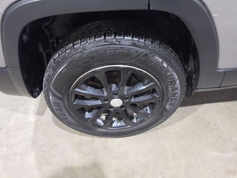 Used 2019 Jeep Cherokee Latitude w/ Popular Appearance Group FWD image 20