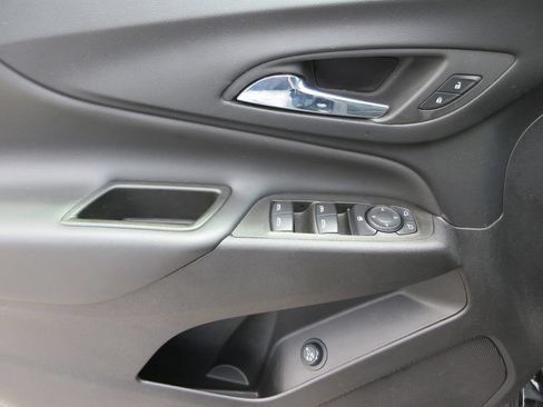 Used 2024 Chevrolet Equinox LT FWD image 22