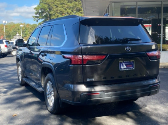 Used 2024 Toyota Sequoia SR5 w/ SR5 Premium Package AWD/4WD image 6