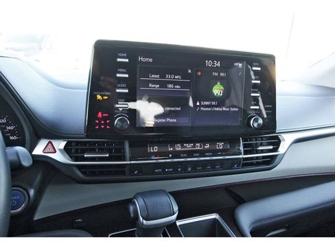 Used 2024 Toyota Sienna XLE image 10