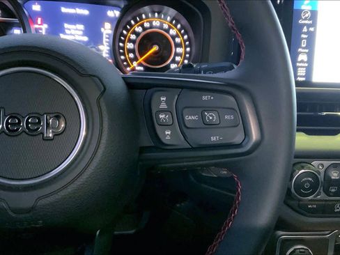 Used 2024 Jeep Wrangler Unlimited Rubicon image 24