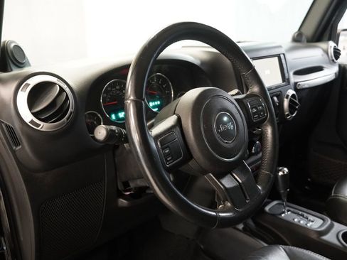 Used 2013 Jeep Wrangler Unlimited Sahara w/ Max Tow Pkg AWD/4WD image 6