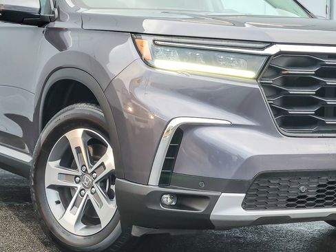 Used 2025 Honda Pilot EX-L image 3