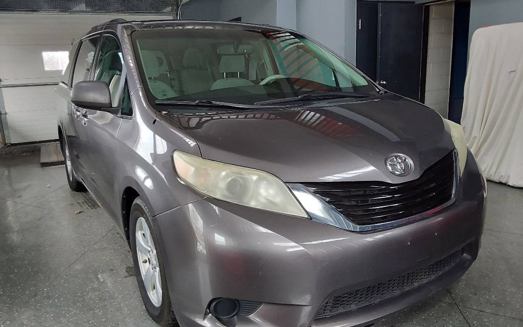 Used 2011 Toyota Sienna LE FWD image 21