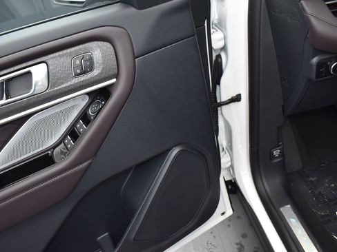 Used 2025 Ford Explorer Platinum w/ Ultimate Package RWD image 9