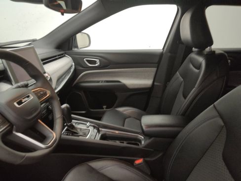 Used 2024 Jeep Compass Latitude image 17