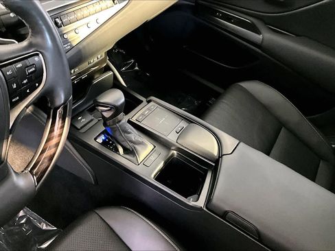 Used 2021 Lexus ES 250 w/ Premium Package AWD/4WD image 17
