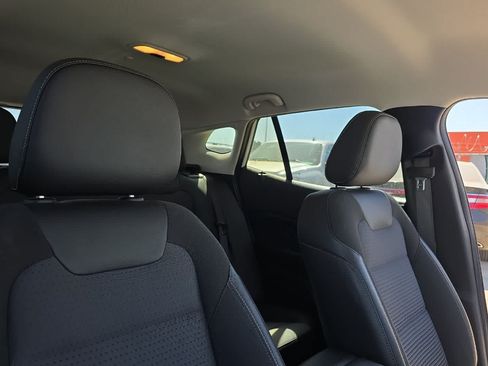 Used 2025 Chevrolet Trax LT FWD image 19