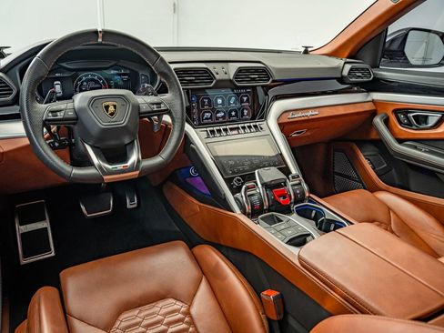 Used 2022 Lamborghini Urus AWD/4WD image 44