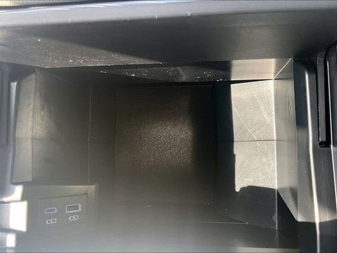 Used 2021 Toyota Sienna Limited image 33