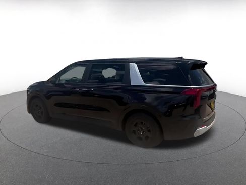Used 2026 Kia Carnival FWD image 9