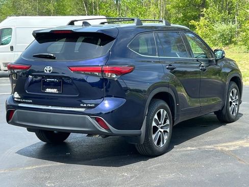 Used 2022 Toyota Highlander XLE AWD/4WD image 49