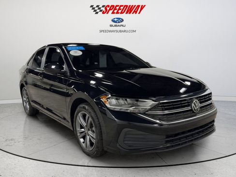 Certified 2023 Volkswagen Jetta SE w/ Panoramic Sunroof Package image 2