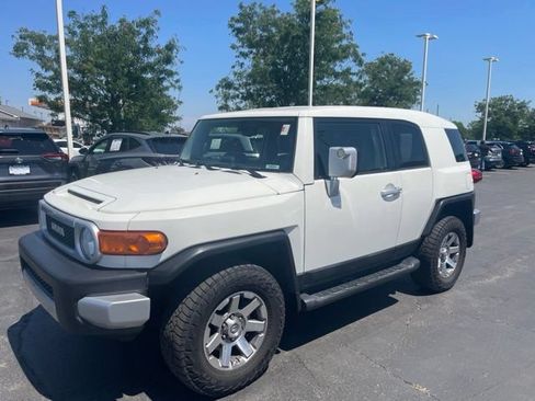 Used 2014 Toyota FJ Cruiser 4WD w/ Convenience Package image 5