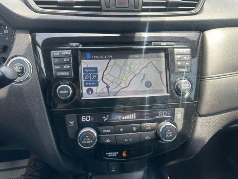 Used 2017 Nissan Rogue SL AWD/4WD image 38