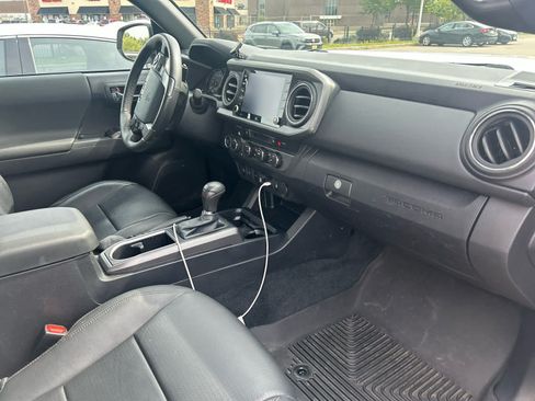 Used 2023 Toyota Tacoma TRD Off-Road w/ TRD Premium Off Road Package AWD/4WD image 10