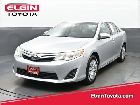 Used 2014 Toyota Camry LE FWD image 1