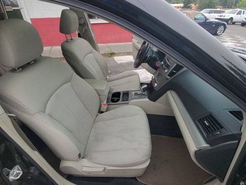 Used 2011 Subaru Outback 2.5i Premium AWD/4WD image 10