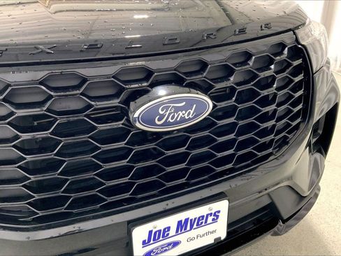 Used 2025 Ford Explorer ST-Line image 7