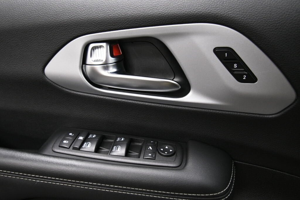 Used 2025 Chrysler Pacifica Limited FWD image 19