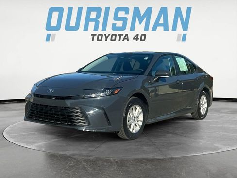 Used 2025 Toyota Camry LE image 2