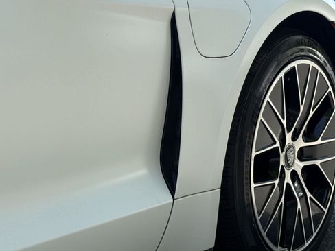 Used 2022 Porsche Taycan RWD image 9