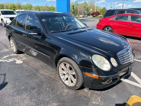 Used 2009 Mercedes-Benz E 350 4MATIC Sedan image 3