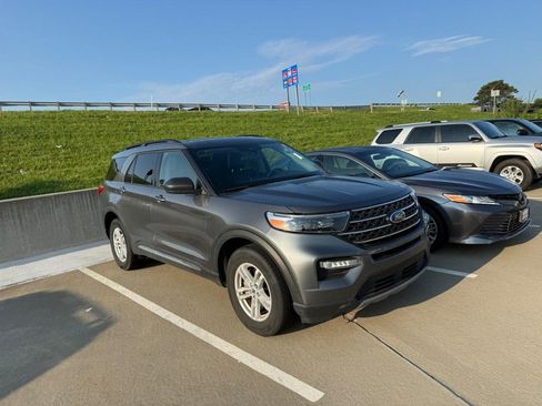 Used 2024 Ford Explorer XLT w/ Equipment Group 202A AWD/4WD image 2