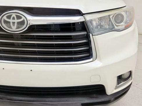 Used 2015 Toyota Highlander Limited Platinum FWD image 25