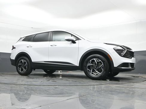 Used 2025 Kia Sportage LX AWD/4WD image 44